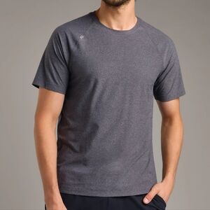 RHONE Men Short Sleeves Size Medium.